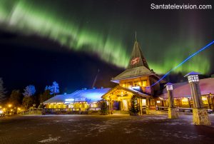 Il Villaggio di Babbo Natale e aurore boreal a Rovaniemi in Lapponia nel mese di ottobre