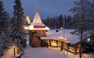 Ufficio postale principale di Babbo Natale nel Villaggio di Santa Claus a Rovaniemi