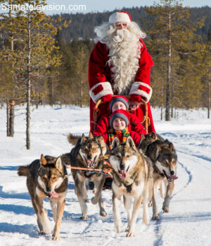 Le Père Noël et les huskys à Rovaniemi en Laponie