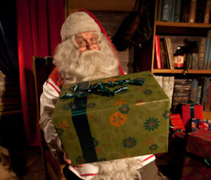 Le Père Noël offre des cadeaux aux gentils enfants à travers le monde