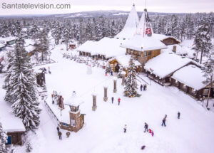 Le village du Père Noël à Rovaniemi vu du ciel en Laponie