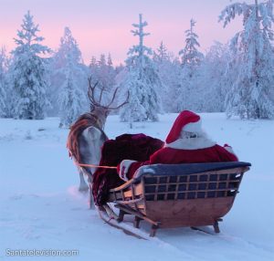 Babbo Natale e la corsa sulla slitta con le renne in Lapponia, Finlandia