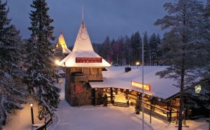 Bureau de Poste Principal dans le Village du Père Noël à Rovaniemi en Finlande