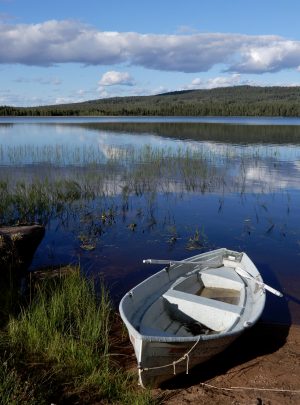 Le lac Puolamajarvi à Pello, capital de la pêche en Laponie, Finlande