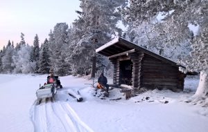 L’hiver au lac Miekojärvi à Pello en Laponie finlandaise
